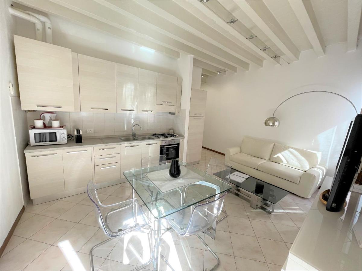 Desenzanoloft Le Petit Bijou - Restyling 2025 - Downtown Desenzano del Garda Exterior foto